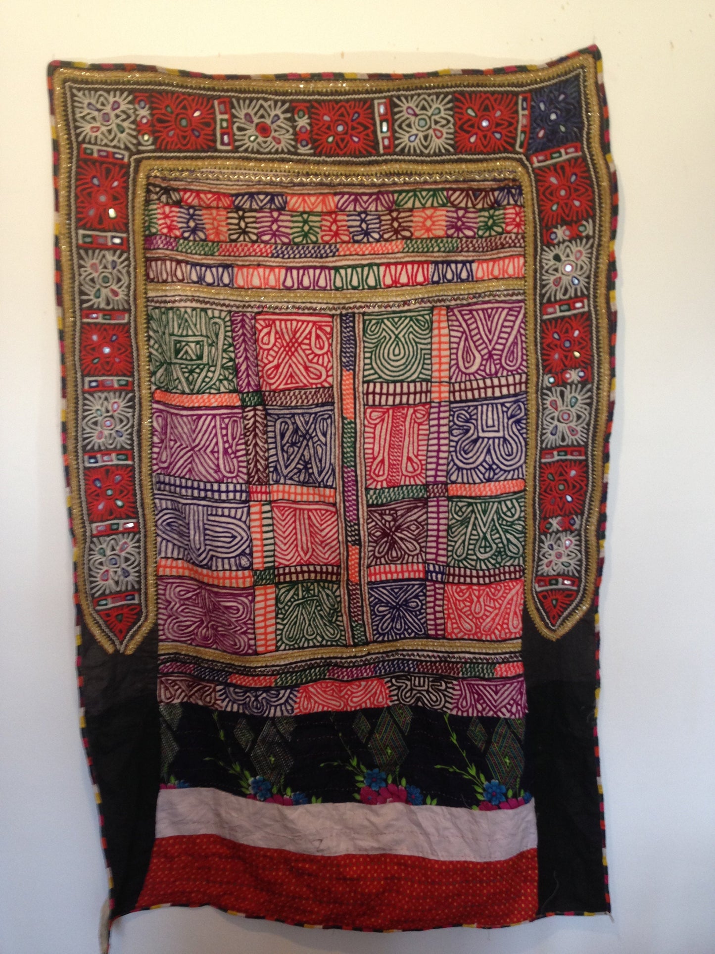 Vintage Indian Embroidered Mirrorwork Wall Hanging Made By Rabari Tribal Group In Kutch, Gujarat.