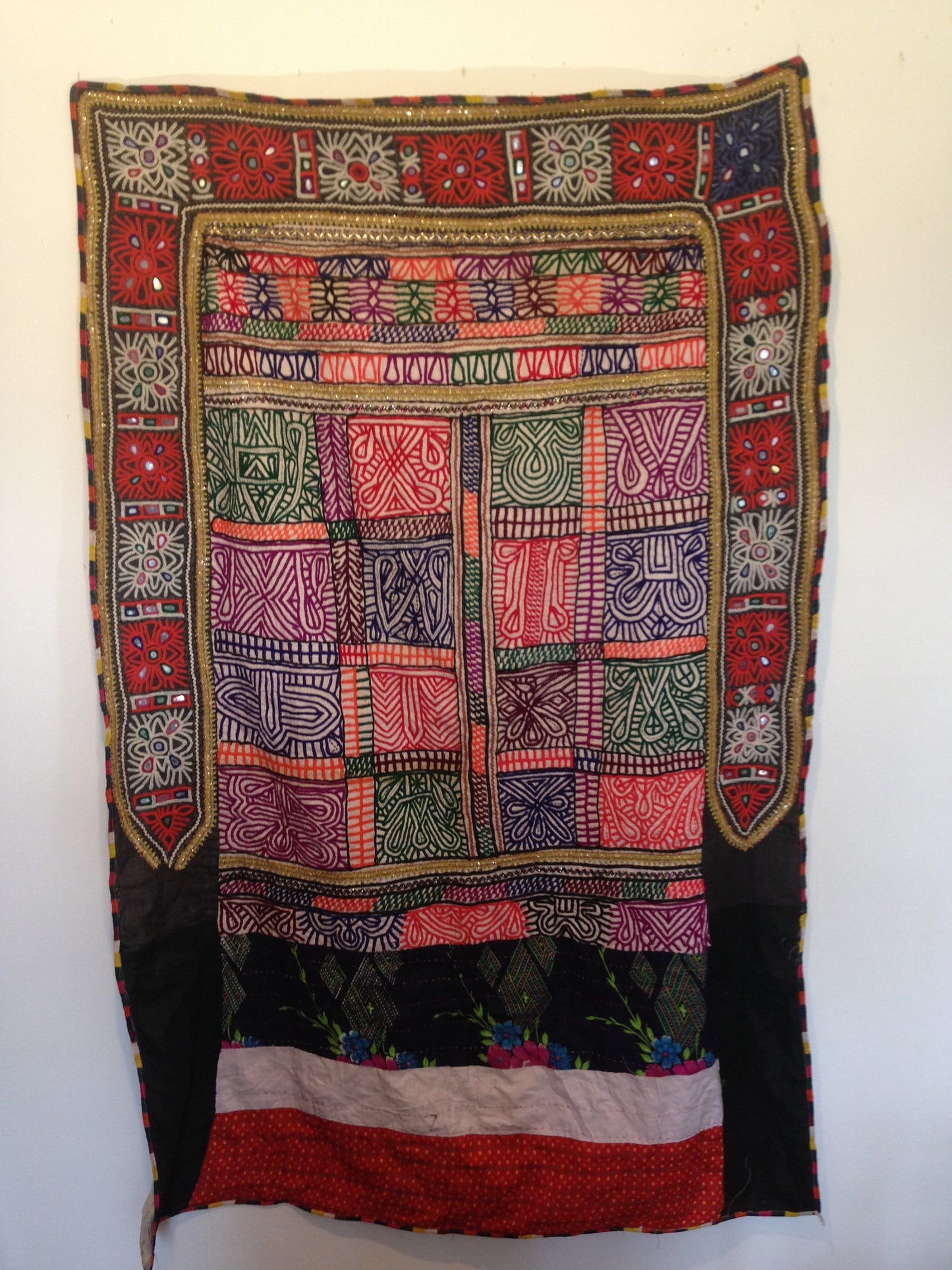Vintage Indian Embroidered Mirrorwork Wall Hanging Made By Rabari Tribal Group In Kutch, Gujarat.