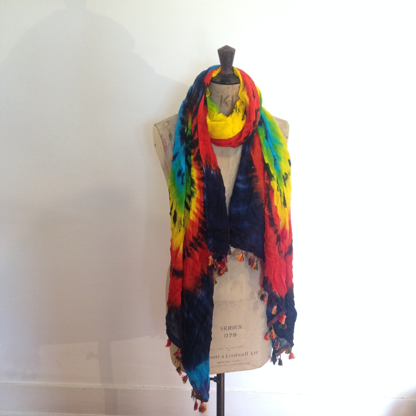 Kutchi Bandhani Dupatta (Shawl or Scarf) Made From Soft Cotton.